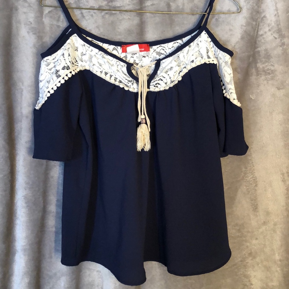 Blue Cut out sleeved tank top with lace